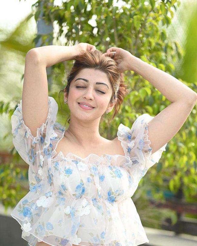 Staggering Poses Of Pranitha Subhash